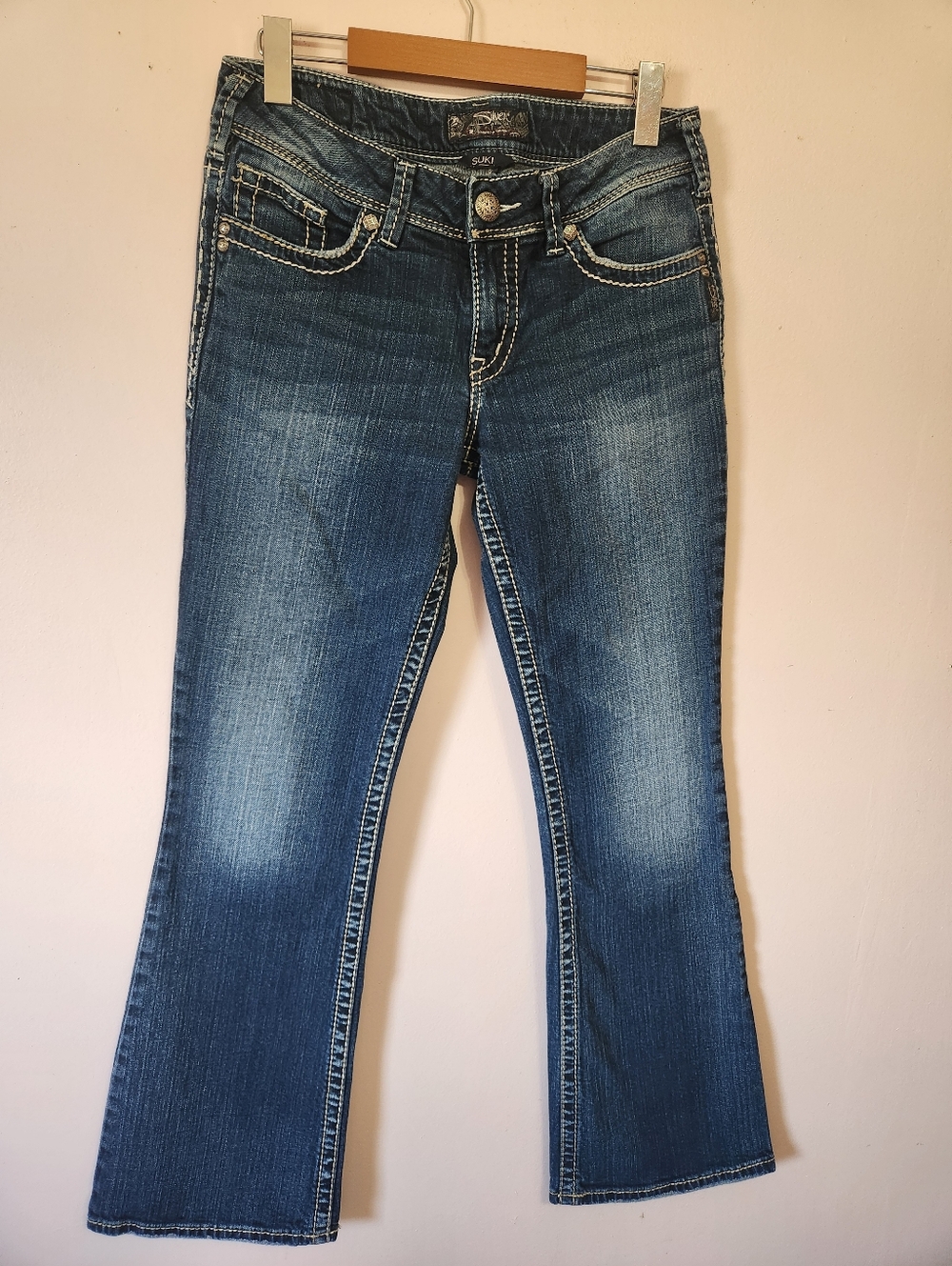 Silver Jeans Co Suki Mid Rise Bootcut Jeans Thick Stitch Rhinestone Flap Sz 28